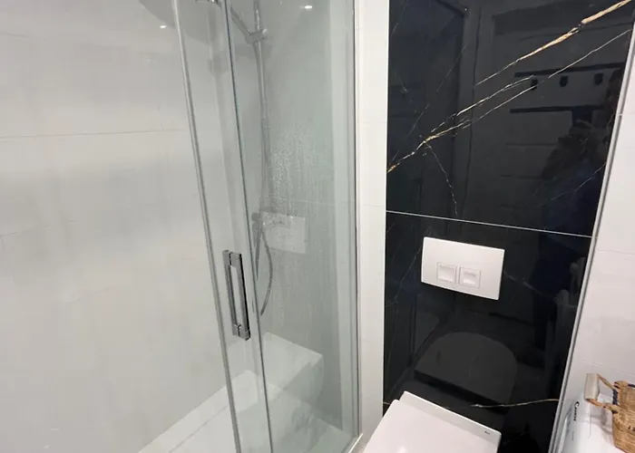 Sosna Z Basenem W Blue Mare, Łukęcin